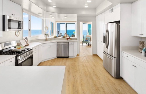 South Oceanside House | Single Family Oceanfront Home with Spa. P1643-0