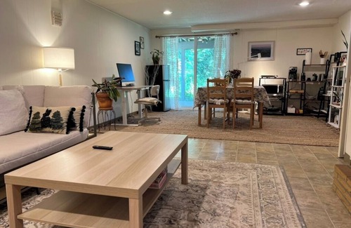 Shoreline House | Single level 1-bedroom house - NOT Active on Vrbo