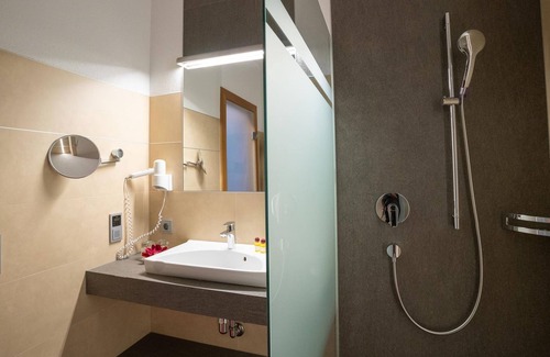 Hinterthal RV Rental | Single room Hochsailerblick - Hotel Pension Theresia