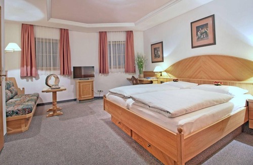 Hinterthal RV Rental | Single room Hochsailerblick - Hotel Pension Theresia