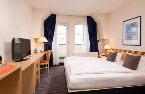 Laubegast Hotel | Single room, shower or bath, WC, - ACHAT Premium Dresden