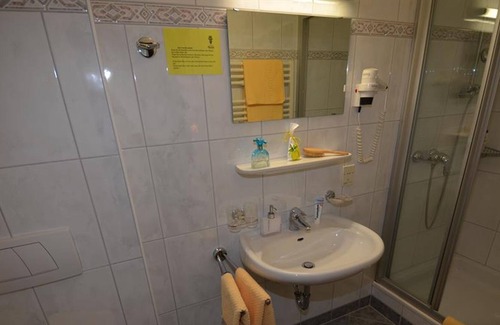 Bad Hofgastein Cottage | Single room with shower, WC - vicarage, guesthouse