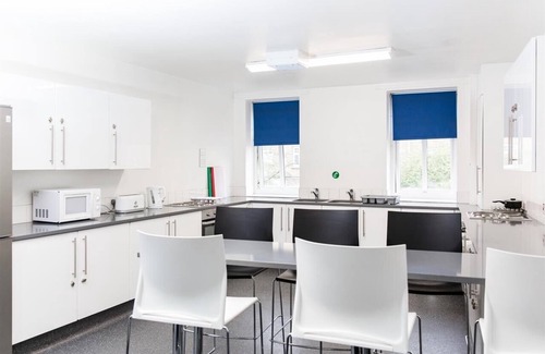 Hoxton Hotel | Single Room with Shared bathroom at Alexander Fleming House