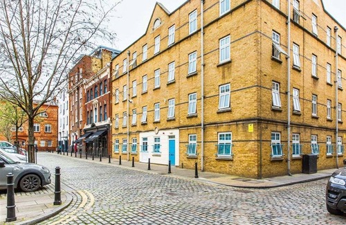 Hoxton Hotel | Single Room with Shared bathroom at Alexander Fleming House