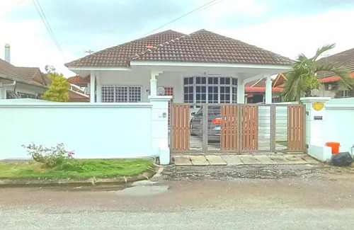 Taman Rapat Damai House | Single Storey Bungalow 12 pax
