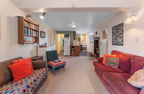 Turangi House | Singlee - Turangi Holiday Home