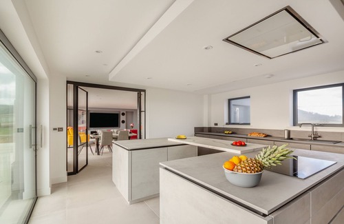 Mynytho House | Siop Penrallt- Rhiw - Four Bedroom House, Sleeps 8