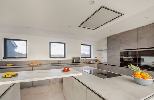 Mynytho House | Siop Penrallt- Rhiw - Four Bedroom House, Sleeps 8