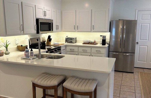 Oxford Cottage | Sip'ly Irresistible! Newly remodeled, 3-BD 3-Bath condo 1.7 miles from Campus!