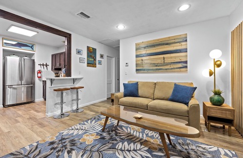 Poinciana Park House | Siren's Cove 2 bedroom House-Hot Tub-for 4 Guests