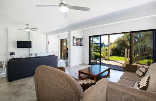 Sanctuary Point House | Sirius Retreat Pet Friendly 3 Mins Walk to St George Basin