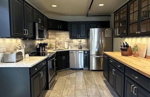 Sisters House | Sisters Home Upper - One bedroom/One bath - Sleeps up to 5