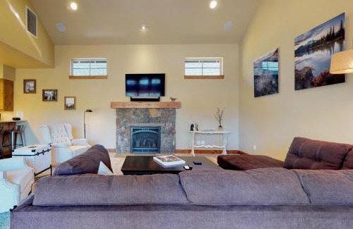 Sisters House | Sisters Tree View