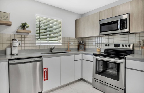 Downtown Fort Lauderdale Villa | Sistrunk Shades Entire Compound 5 Homes 50 Guests in Downtown Fort Lauderdale FL
