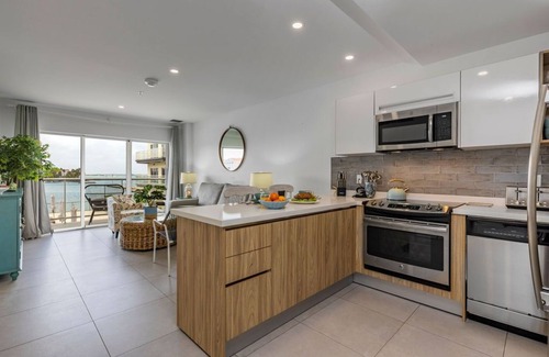 Oranjestad Condo | Sit Back, Relax.Your New View to the Harbor Awaits
