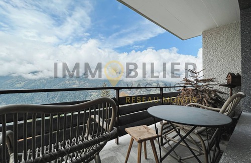 St. Luc Apartment | Situé à l'entrée du village, à proximité immédiate du bus navette et des commerces, ce lumineux et s