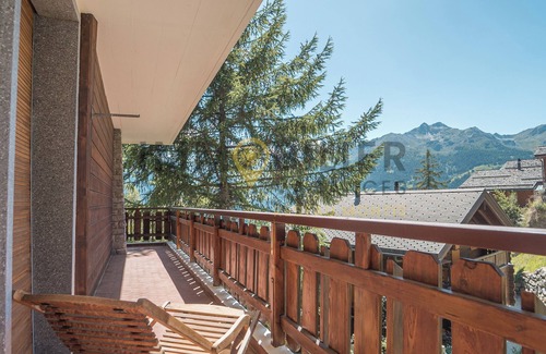 Saint-Luc Apartment | Situé au pied des pistes, à 2 minutes à pied du vieux village et directement en face du funiculaire.