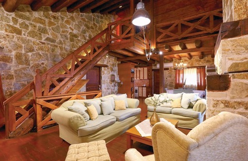 Paralia Porovitsis House | Situated in the northern part of the Peloponnese, this villa welcomes its guests in Akrata, a beauti