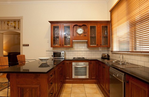 Warrnambool House | Situated in the CBD district with easy access to all Warrnambool has to offer