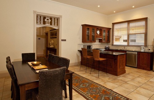 Warrnambool House | Situated in the CBD district with easy access to all Warrnambool has to offer