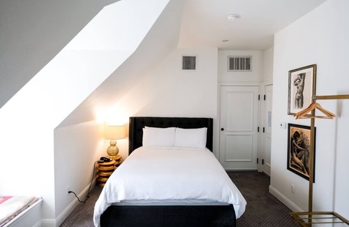 West Campus Hotel | Situated merely one mile from the University of Texas, this historic establishme