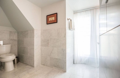 West Campus Hotel | Situated merely one mile from the University of Texas, this historic establishme