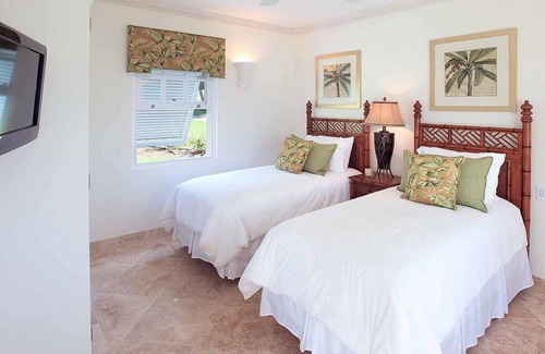 Bowling Alley Hill Villa | Six Bedroom Villa with views of Golf Course