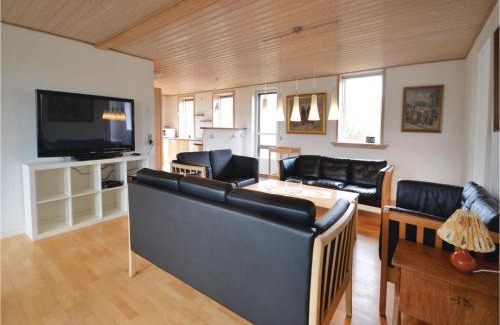 Hvidbjerg House | Six-Bedroom Holiday Home In Thyholm