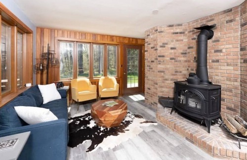 Oostburg House | Six bedroom home minutes to Sheboygan, great for entertaining!