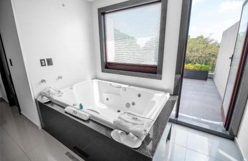 Americana Hotel | Six Hotel Guadalajara Expiatorio