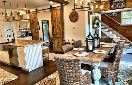 Morganfield House | Six Keys: Full house sleeps 7. Bourbon farmhouse style!