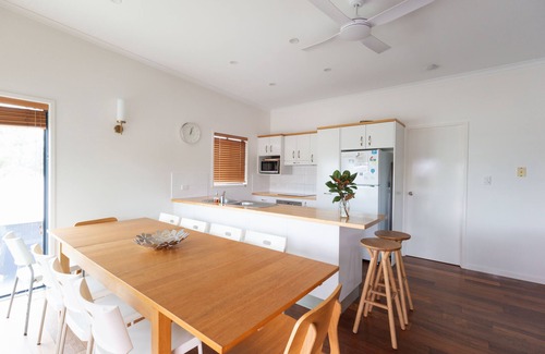 Yamba Apartment | Six River, Conveniently located one street from the CBD