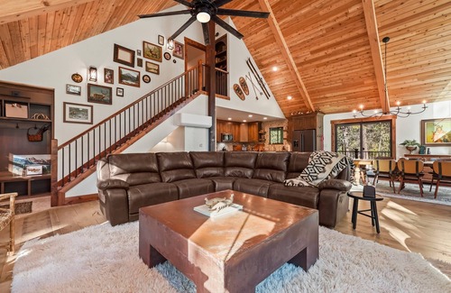 Garden Valley Cabin | Siyi'ku Lodge | Custom Luxury | Starlight Theatre