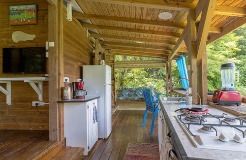 Roseau Cottage | Sizo 2 bedroom wooden cottage, outdoor living