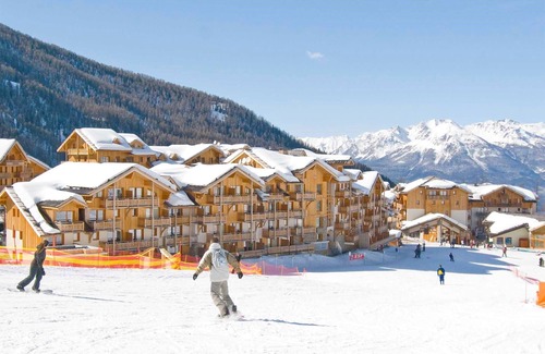 Les Orres Condo | Ski aux pieds Appart Spacieux coeur de la station