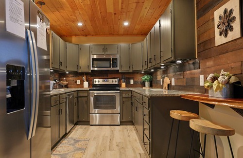 Sugar Mountain House | Ski Chalet: View Grandfather Mtn w/Cozy Fireplace