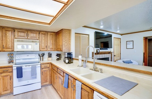 Brian Head Condo | Ski & Explore: Brian Head Condo w/Indoor Pool!