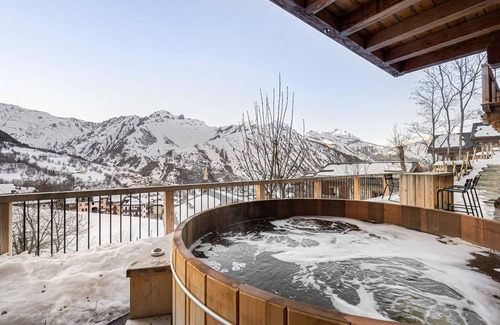 Saint-Martin-de-Belleville Ski Chalet | Ski-in chalet with Nordic bath and hammam, 12-14 ppl