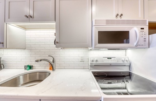 Warren Condo | Ski getaway near the slopes with private balcony & mountain views