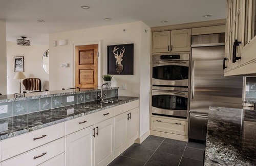 Stratton Mountain House | Ski I/O Hot tub Fireplace Garage 4Bed/3.5Bath Patio/Grill Village Square