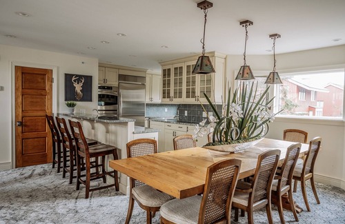 Stratton Mountain House | Ski I/O Hot tub Fireplace Garage 4Bed/3.5Bath Patio/Grill Village Square