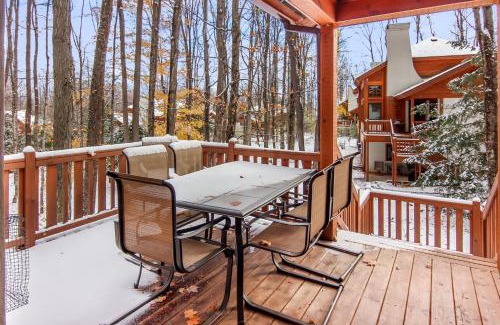 Boyne Falls Apartment | Ski-In 5BR Retreat at Boyne Mtn - Walk to Lifts & Fun!