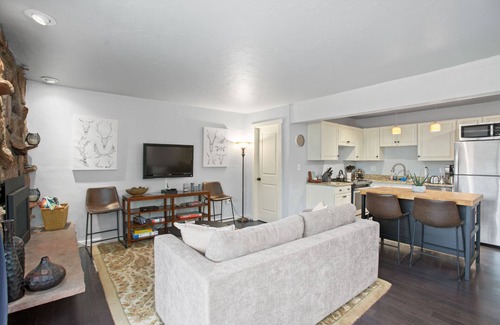 Steamboat Springs Condo | Ski In Access, Renovated, California King Bed, Easy Walk to Shops, Restaurants, Free Bus