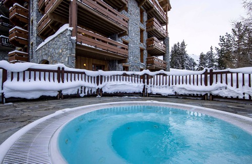 Bourg-Saint-Maurice Apartment | Ski-in apartment, 4 bdrm, 10 ppl, pool, jacuzzi, WiFi