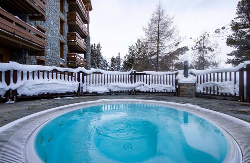 Bourg-Saint-Maurice Apartment | Ski-in apartment, 4 bdrm, 10 ppl, pool, jacuzzi, WiFi