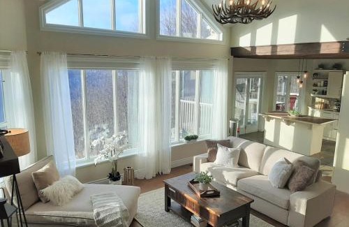 Saint-Faustin-Lac-Carre House | Ski-in/Car-out, HOT TUB with Amazing sunset view