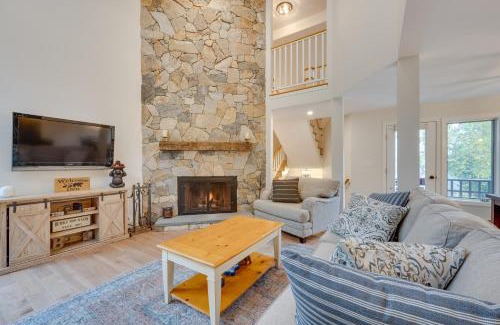 East Burke Apartment | Ski-in Condo with Hot Tub on Burke Mtn Slopes!