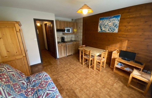 La Chapelle-d'Abondance Apartment | Ski-In/Ski-Out Studio with Mountain Views, Balcony & Parking