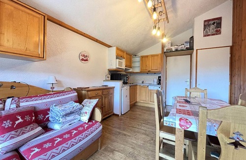 Notre-Dame-de-Bellecombe Apartment | Ski-in/Ski-out apartment with balcony, pets allowed