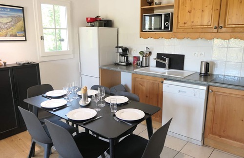 Saint-Gervais-les-Bains Apartment | Ski-In/Ski-Out 2BR Cabin Apt for 6 with Balconies, Garage, and Pool Access